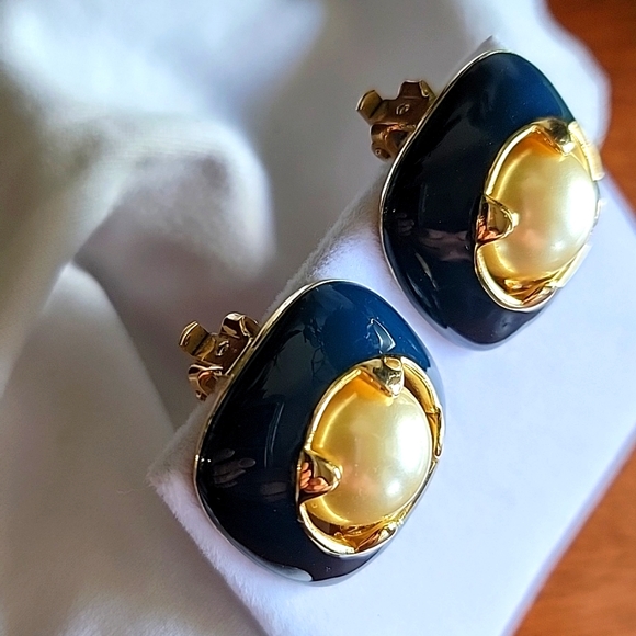 ⭐️ VINTAGE Chunky Faux Pearl Blue / Green Enamel Gold tone Clip-on Earrings - Picture 4 of 10